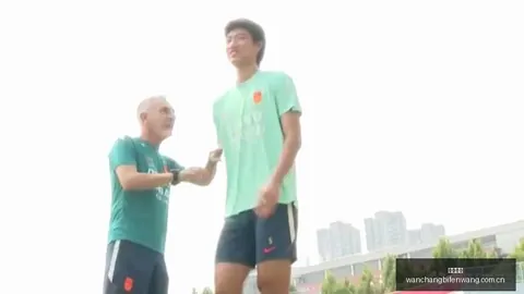 腾讯电竞新品亮相，跨界合作引热议_307